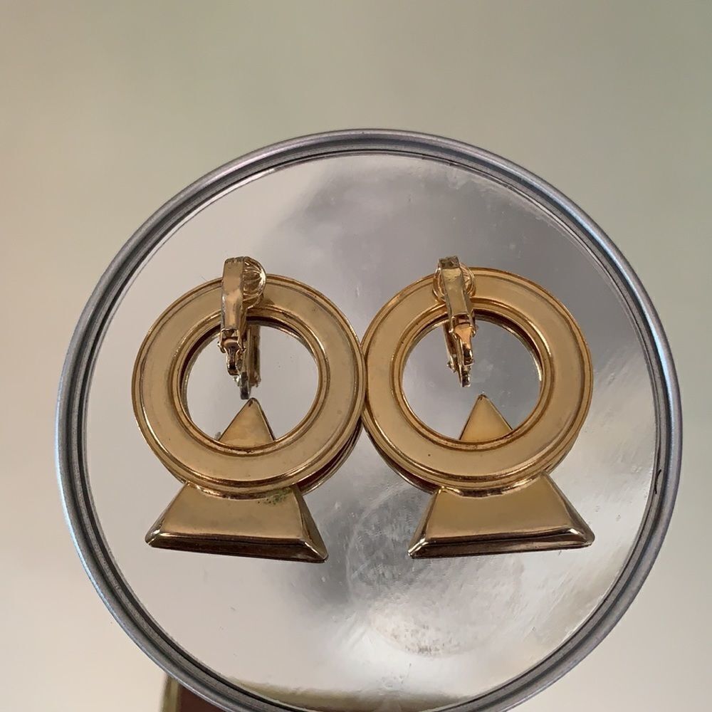 Vtg red enamel painted gold clip on earrings - Picture 3 of 6